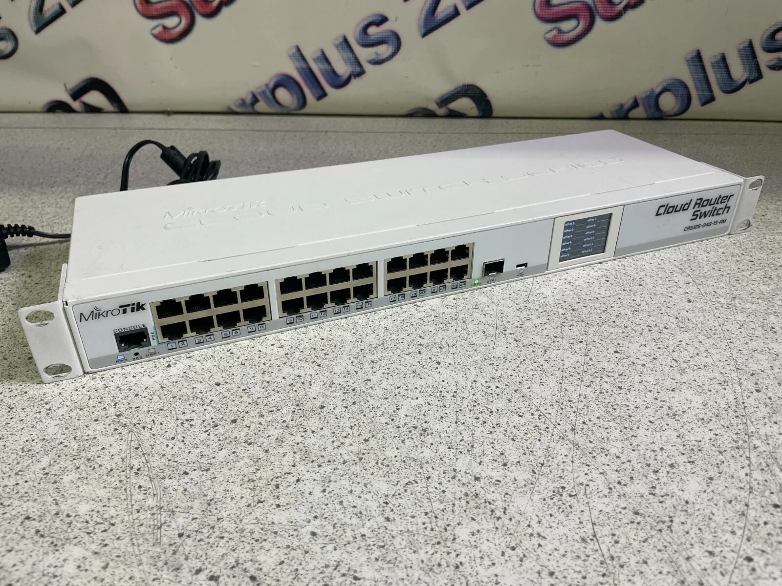 سوئیچ روتر MikroTik CRS125-24G-1S-RM با ۲۴ پورت گیگابیت اترنت و ۱ اسلات SFP، مناسب برای شبکه‌های سازمانی و نصب رک‌مونت.